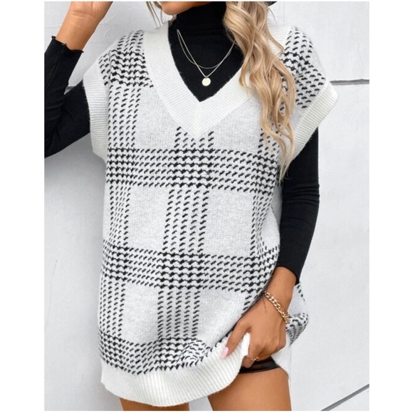 Cozy Plaid Print V Neck Long Vest - Picture 2 of 4